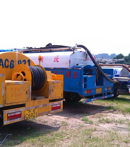 高壓清洗、吸污設(shè)備車(chē)